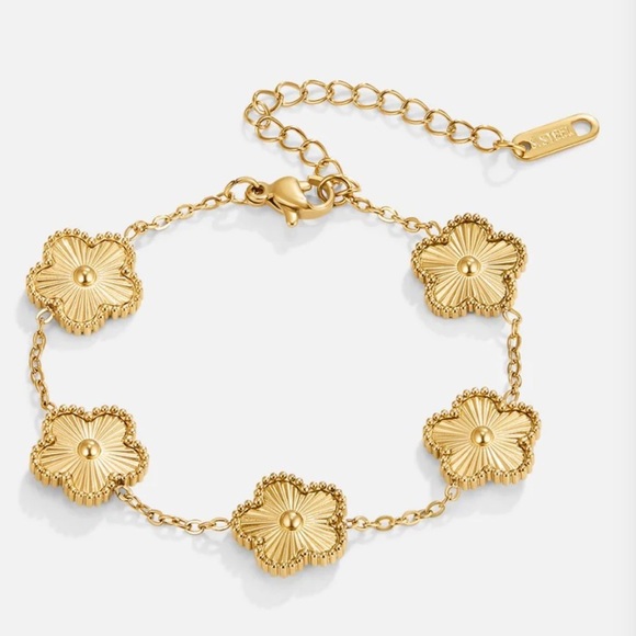 Anthropologie Jewelry - Golden Clover Bracelet